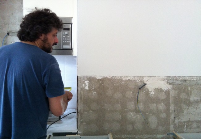 Eli : suelo nuevo, cocina montada!