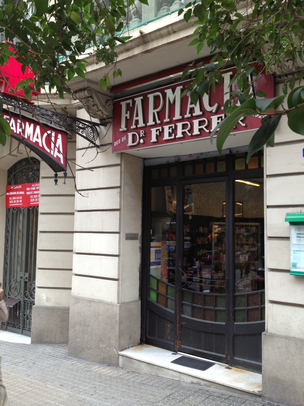 Empieza la obra de la farmacia